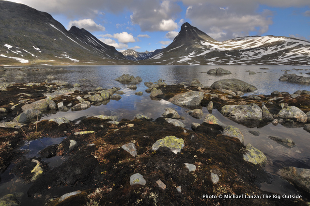 Kyrkja (peak), above Leirvatnet (lake), at Leirvassbu Hut.